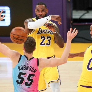 开云官网-独木难支詹姆斯迎接新挑战：到了我再次调整的时候