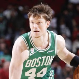 开云赛事-Shams：凯尔特人与双向球员马克斯-舒尔加签下两年标准合同